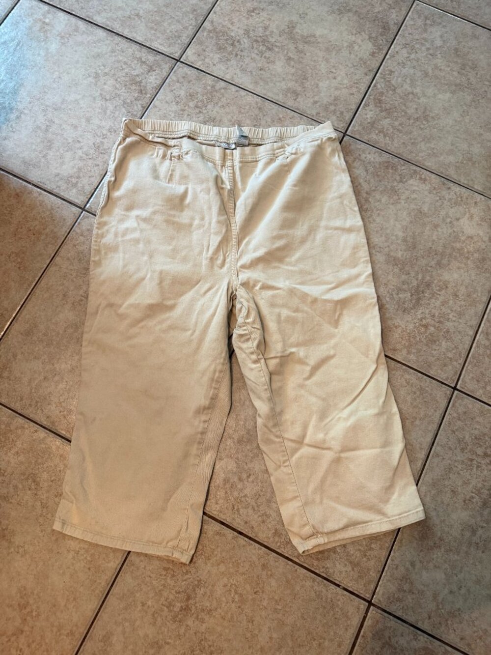 White Stag 22/24 Cream Pull On Capri Pants Women’s Plus Size
